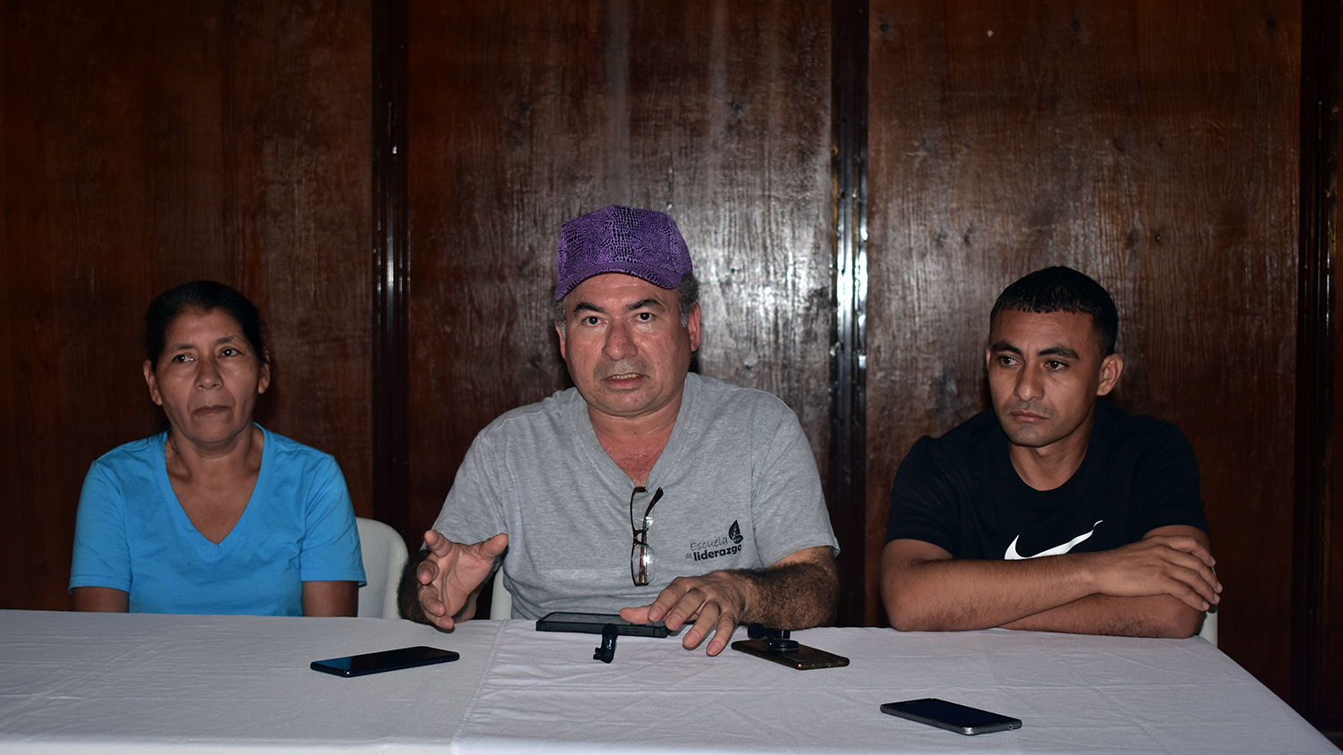 Foto: Representantes de Santa Marta y ADES en conferencia de prensa este 2 de marzo donde denuncian las maniobras de Fiscalía en torno al caso de los líderes comunitarios capturados el 11 de enero.